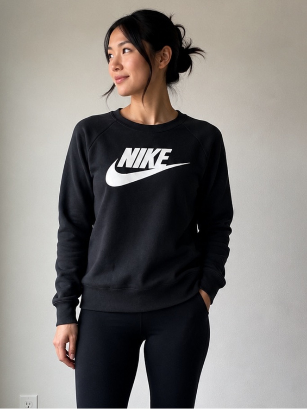 Nike Black Crewneck Sweatshirt Women’s Small Oversized Graphic Logo Pullover